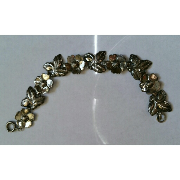 Vintage Art Deco sterling silver dogwood bracelet - Picture 3 of 6